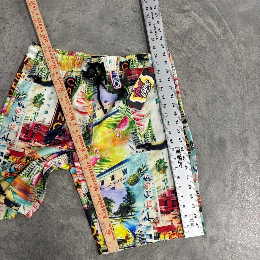 Drill Clothing Cityscape Graphic Shorts Multicolor Size Large NWT - Picture 4 of 4